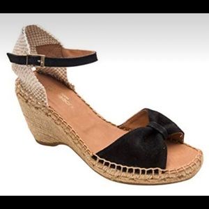 Andre Assous Laetia-AA black suede Wedge. Brand New with Box size 10